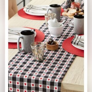 Hearts pattern Dobby Check Table Runner, 14" x 108"